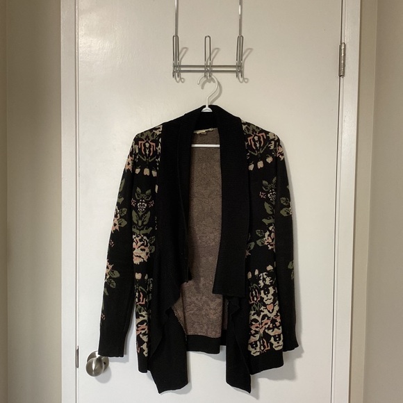 Staring at stone black floral open-front cardigan - Picture 2 of 4